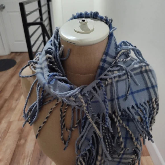 Authentic Burberry Cashmere Wrap - Picture 10 of 11